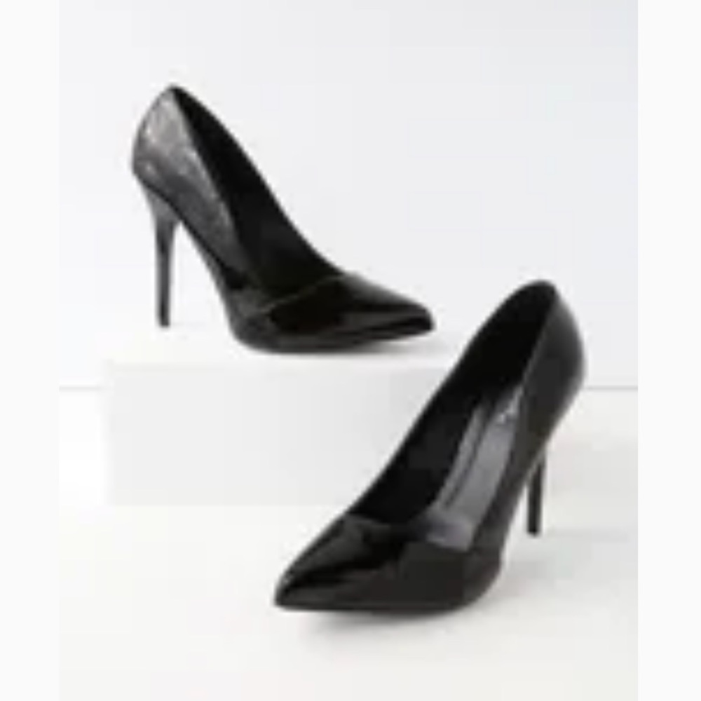 Colbie Black Patent Pointed Toe Pumps! Size 8